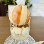 ファヴォリ - 桃パフェ