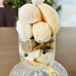ファヴォリ - 桃パフェ　