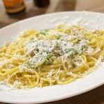 TAVERNA BARBONE - 自家製サルシッチャとモロッコインゲン　サフラン風味スパゲティ