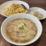 Shuumai Tarou - 日替わり定食(850円)
                        胡麻そば
                        五目チャーハン
                        ミニ焼売2個