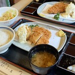 山元 - ヒレカツとコロッケ定食