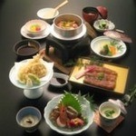 鮒忠 - 各種御予約承っております。