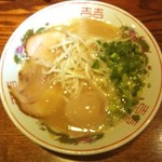 博多ラーメン　川兵衛 - 移動中のお昼ご飯は、博多ラーメンに。今回は、店長おすすめのばりかたにしてみました。結構いいかもです。(^_^)