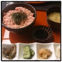 花蝶 銀座本店 - 特製ネギトロ丼。
