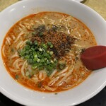 中国料理 パンダ - 中太の平麺、少しモチっとしていてスープが絡み抜群の味。