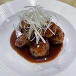 中国料理 パンダ - 欲を言えば玉ねぎ入れて欲しい〜！けど、このお肉のクオリティだと野菜は邪魔なのかも。白髪ネギはめちゃくちゃ合ってます！