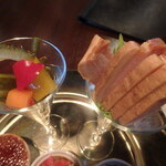 ビストロ ルボングー - 島野菜のピクルス、自家製島豚ベーコン