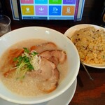 らぁ～麺処すばる - 背脂うま塩ラーメンと半チャーハン