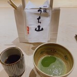 銀座うち山 - 帰りはおにぎりとナフキン代わりの手ぬぐいがお土産