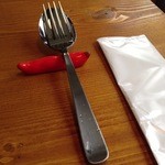 松記鶏飯 - とうがらしのかわいい箸置き