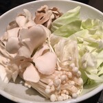 本格水炊きと博多もつ鍋 地鶏と九州料理 居酒屋 鳥邸 - 