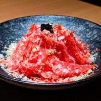 にく稲 - 生赤身肉のふわふわかき氷 キャビア添え 特製塩で