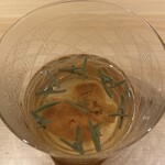 麻布十番 鮨とも - じゅんさいと塩水ウニのお吸い物