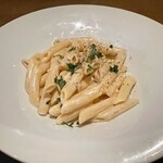 オステリア オルト - 4種のチーズのショートペンネ