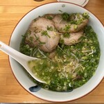 麺処コジマ屋 - ネギの下には、細めのもやしが入ってます。