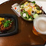 Hiroshima Kokusai Hoteru - ハンバーグジャポネソース、シーザーサラダ