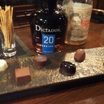 Bar 真夜中は別の顔 - 