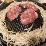 羊肉炭火焼 肉汁屋 - 生ラム