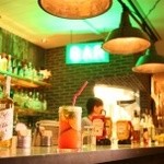 バビーズ - 内観写真:バーカウンターでお酒を楽しむのも◎ 平日16時～19時　ハッピーアワードリンク390円！
