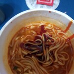セブンイレブン - 料理写真:辛いオイルも入れないとね!