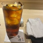 鮨 恵比寿 幸凛 - 烏龍茶をいただきました。グラスが薄くて口当たりが良かったです。