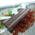 煮込み和牛のミルフィーユ仕立て　スイスチーズ　スイートコーンのジュレ　西洋ワサビをアクセントに