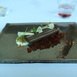 煮込み和牛のミルフィーユ仕立て　スイスチーズ　スイートコーンのジュレ　西洋ワサビをアクセントに