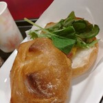 カフェ・ベローチェ - カイザーサンド　ベーコンエッグ　アップ