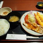 洋食 つちや - 豚肉生姜焼エビフライ盛り合わせ　850円