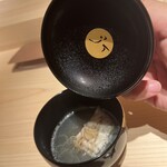 Sushi Yoshimasa - お吸い物。お椀にオーナーを連想させる。