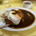 キッチンヨッチ - カツカレー、目玉焼き乗せ