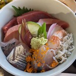 饗都 - 厚い刺身で食べ応えあり♪