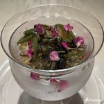 プチレストラン ブーケ・ド・フランス - 蝦夷鮑と蓴菜と岩海蘊を昆布出汁とトマトのエキスジュレとともに