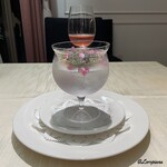 プチレストラン ブーケ・ド・フランス - Dom.de Montgilet Rosé d'Anjouと蝦夷鮑と蓴菜と岩海蘊を昆布出汁とトマトのエキスジュレとともに