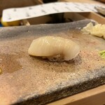 Sushidokoro Sumire - コリコリッとした歯ごたえが絶品、貝柱。