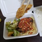 パックマン - 必ず一つ、唐揚げが入っています。やわらかジューシーです。