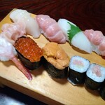 鮨藤 - 大トロ2貫と生雲丹入りでお得感あり