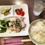 スペースC - 鶏むね肉の塩昆布マヨソース550円税込