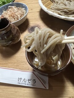 けんぞう蕎麦 - 辛味大根汁に出汁醤油を入れてリフトアップ！