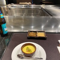 ステーキハウス あづま - 前菜の美味しいムース？ピカピカの鉄板！