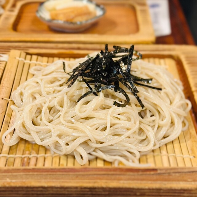 秋田県上小阿仁村のそば店「お食事処 憩」- 手作りそばと温かいおもてなし