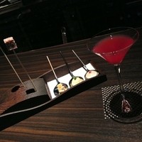 レストラン ラ フィネス - アミューズとラベンダー、ミント、ヴェルヴェンヌ、フランボワーズのカクテル