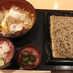 薮蕎麦 - カツ丼は普通に一人前