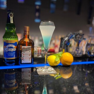 More than 100 types of drinks ◆Various cocktails made by bartenders