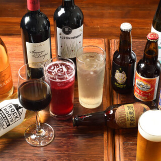 从适合搭配鹿肉的红葡萄酒到精酿啤酒，饮料种类丰富