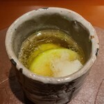 馳走 啐啄一十  - ①狩留家茄子(広島県狩留家産)の揚げ浸し、辛味大根おろし載せ、羅臼昆布の出汁のお椀
      ピュアな羅臼昆布のお出汁は主張のある多重な旨みが特徴なコクのある味わい
      揚げた油で軽やかなコクが加わっています