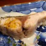 馳走 啐啄一十  - ③【おかわり】炭火炙り焼き真鯵(山口県周防大島産、1.3kg)、自家製柚子胡椒添え
      多分、単独ならばこれも強烈な印象を残したと思いますが、1.6kgの真鯵の後では脳裏に刻まれるほどではありませんでした