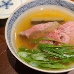 馳走 啐啄一十  - ⑭高森和牛(山口県周東産、沼本カット)のサーロイン、フルーツ牛蒡(群馬県伊勢崎産)、真昆布&4種(いりこ、鰹節、鯖節、あご節)の節の出汁しゃぶ
      真昆布出汁と4種の節で立体的な旨みを構築