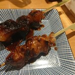 大衆日本酒バル ふとっぱらや - 上が、アブラ下がカシラと教えてくれた。親切。