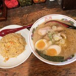 豚吉 - 味玉ラーメン＋焼きめし